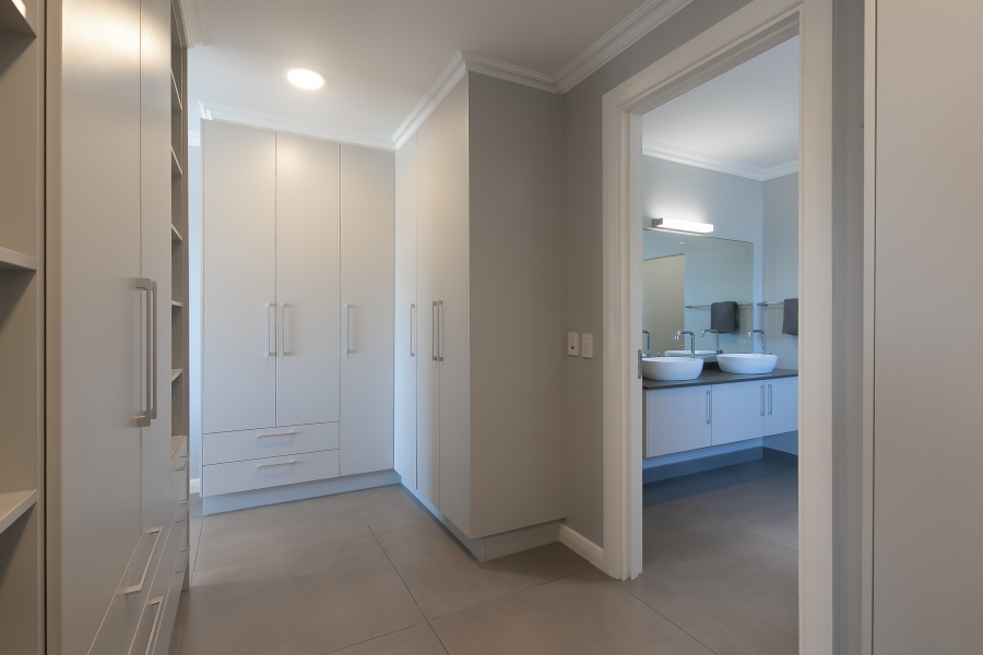 4 Bedroom Property for Sale in Kingfisher Creek Western Cape